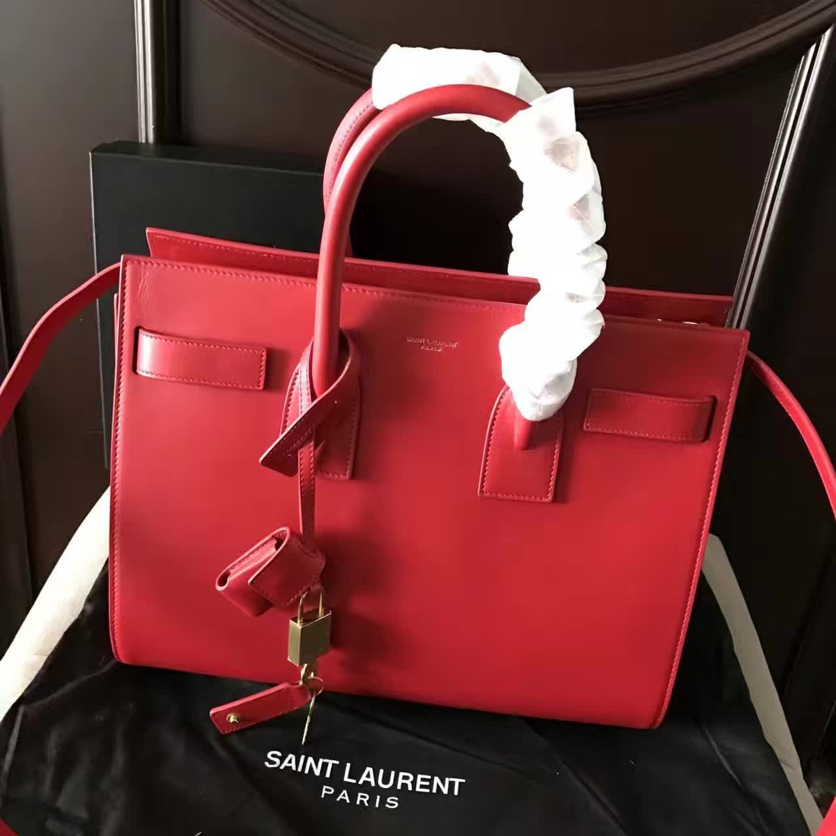 Y51 sac de jour in grained leather  4896 32cm x 25cm x 16.5cm