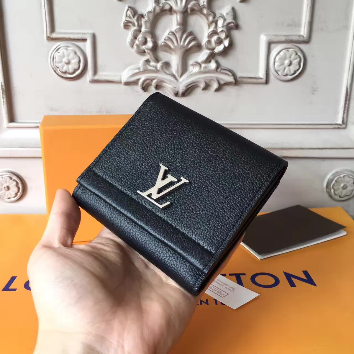 l0vis Vvtt0n cohotbag lockme ii compact wallet black 3170