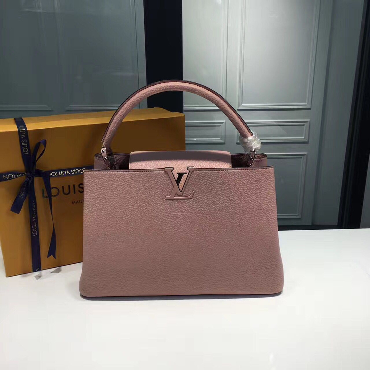l0vis Vvtt0n capucines mm 3664 31cm x 21cm x 11cm