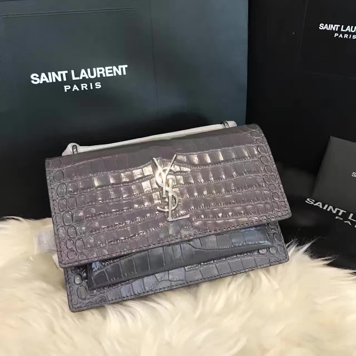 Y51 sunset chain wallet in crocodile embossed shiny leather 4829  17cm x 13cm x 7cm