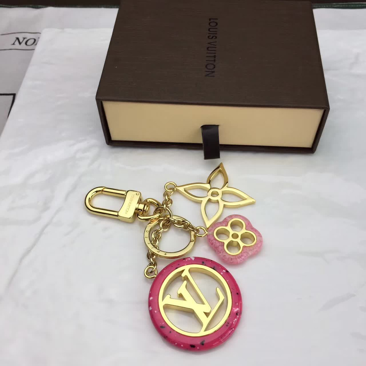 l0vis vvtt0n S*perme key ring 3746
