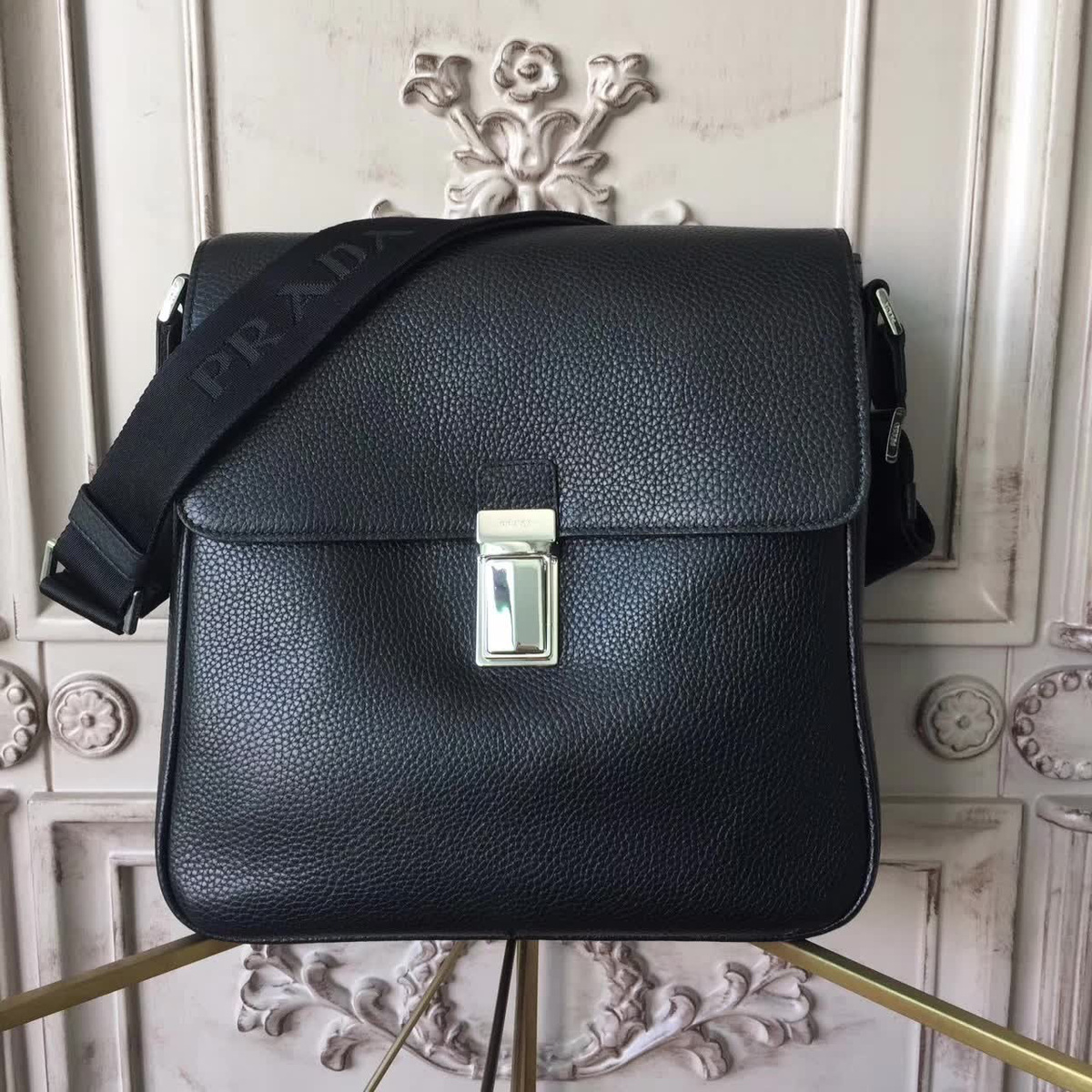 Pra*a leather briefcase 4327 26.5cmx9cmx27.5cm