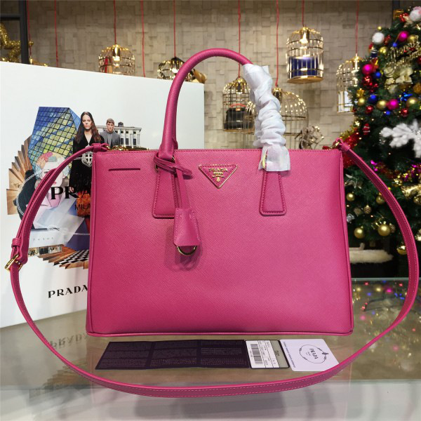 Pra*a shoulder bag  22.5cm x 4cmx 16cm
