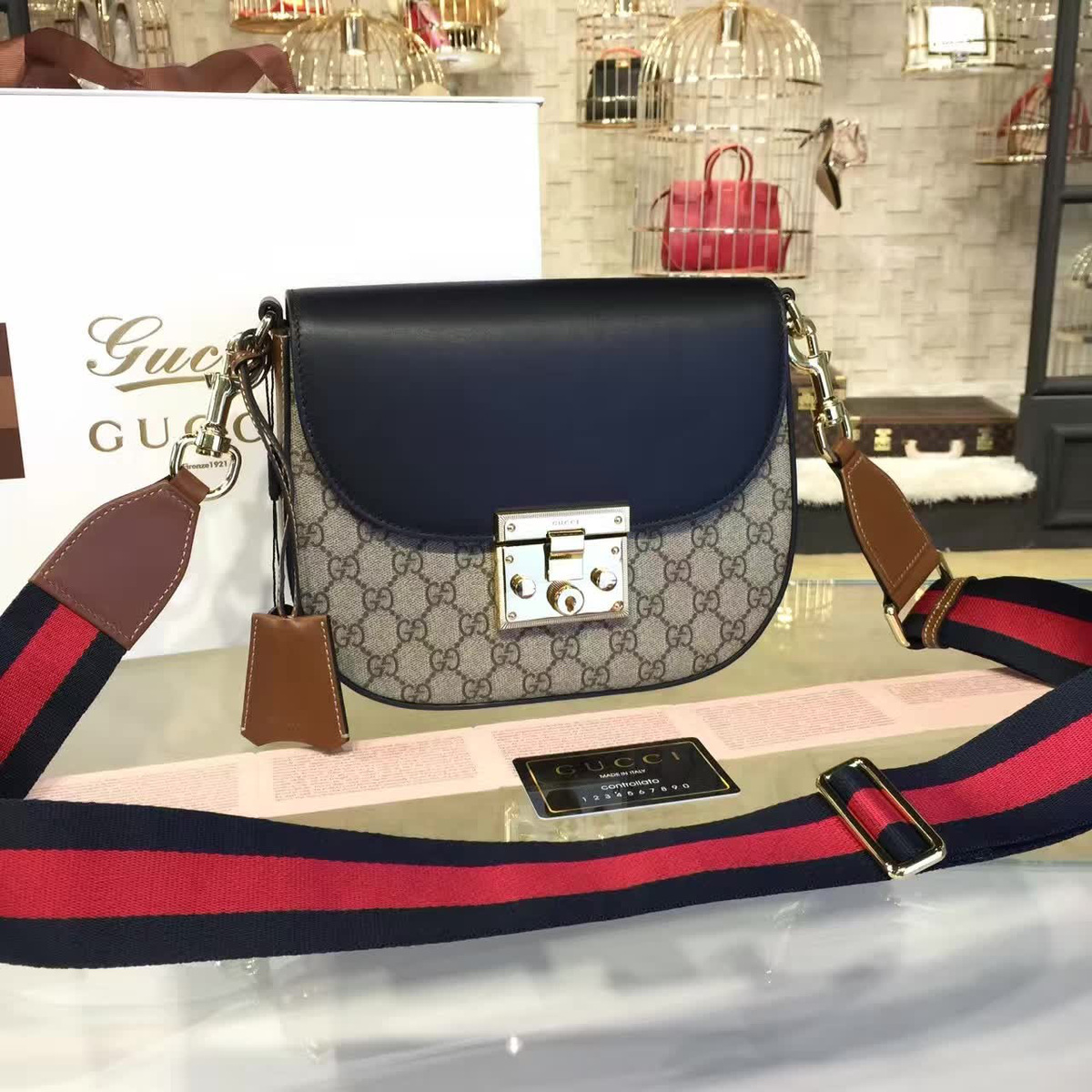 Gvc*1 padlock tian shoulder bag 2147  25cm x 20cm x 7cm