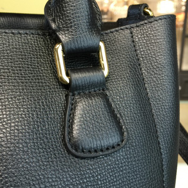 Bv*b*rry black shoulder bag 25cm x 12.5cm x 18cm