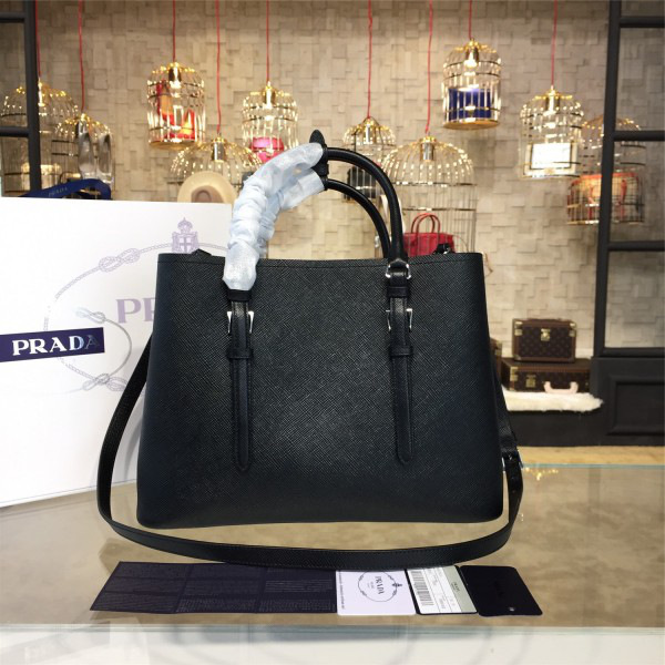 Bv*b*rry black shoulder bag 28cm x 18cm x 24cm