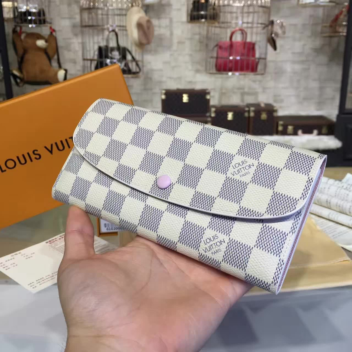 l0vis Vvtt0n emilie wallet cohotbag 3405