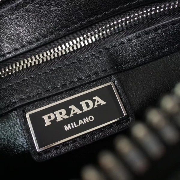 Pra*a leather clutch bag 4311 25.5cm x 1.5cm x 17.5cm