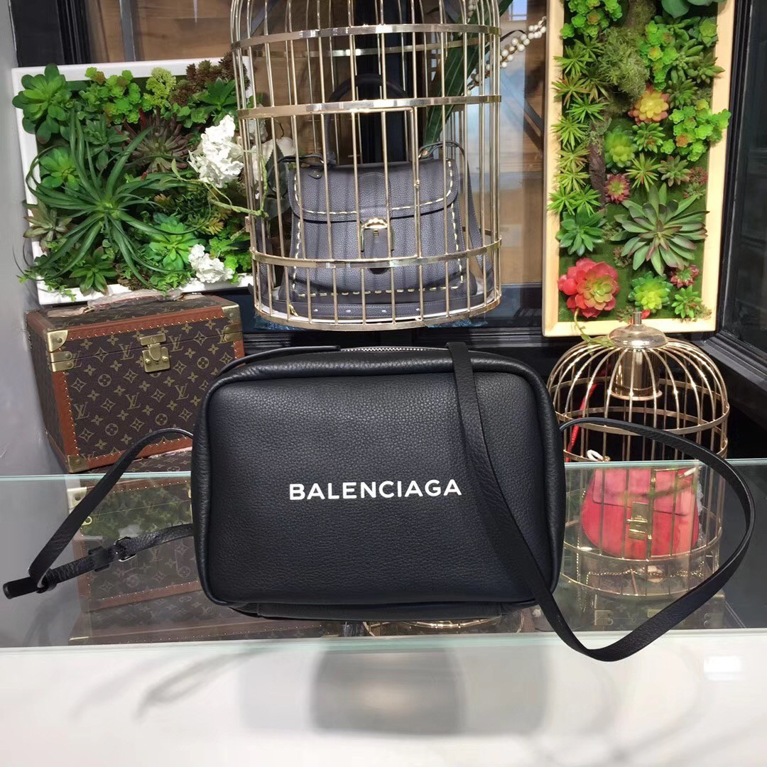 Ba1en*iaga bag 23*5.5*16cm