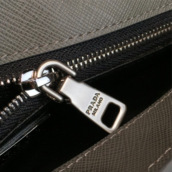 Pra*a metal closure 3920 23.5cm x 4.5cm x 15cm