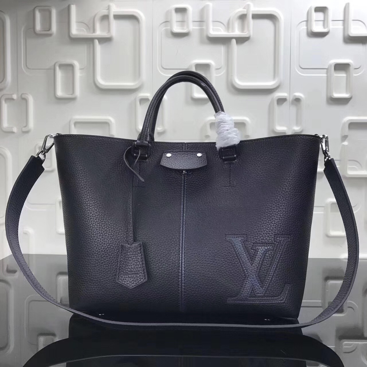 l0vis Vvtt0n m54779 black 44 * 25 * 18cm