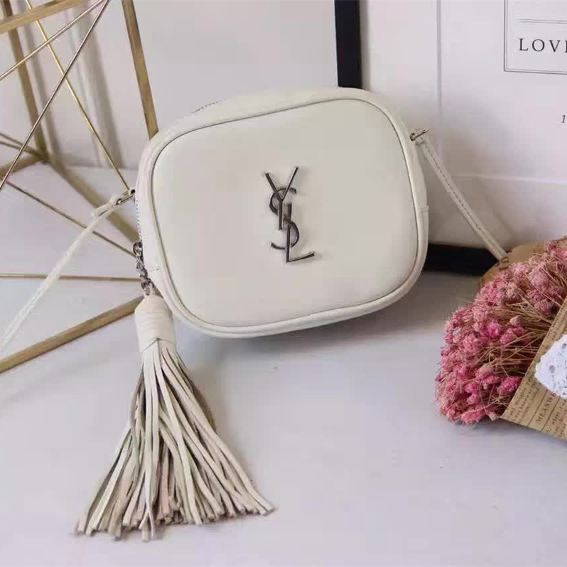 Y51 monogram blogger white 14cm x 12cm x 5cm
