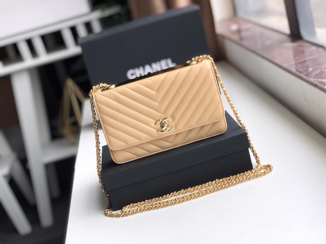 Ch**el lamb skin v-type chain bag yellow 19x13.5x3.5cm