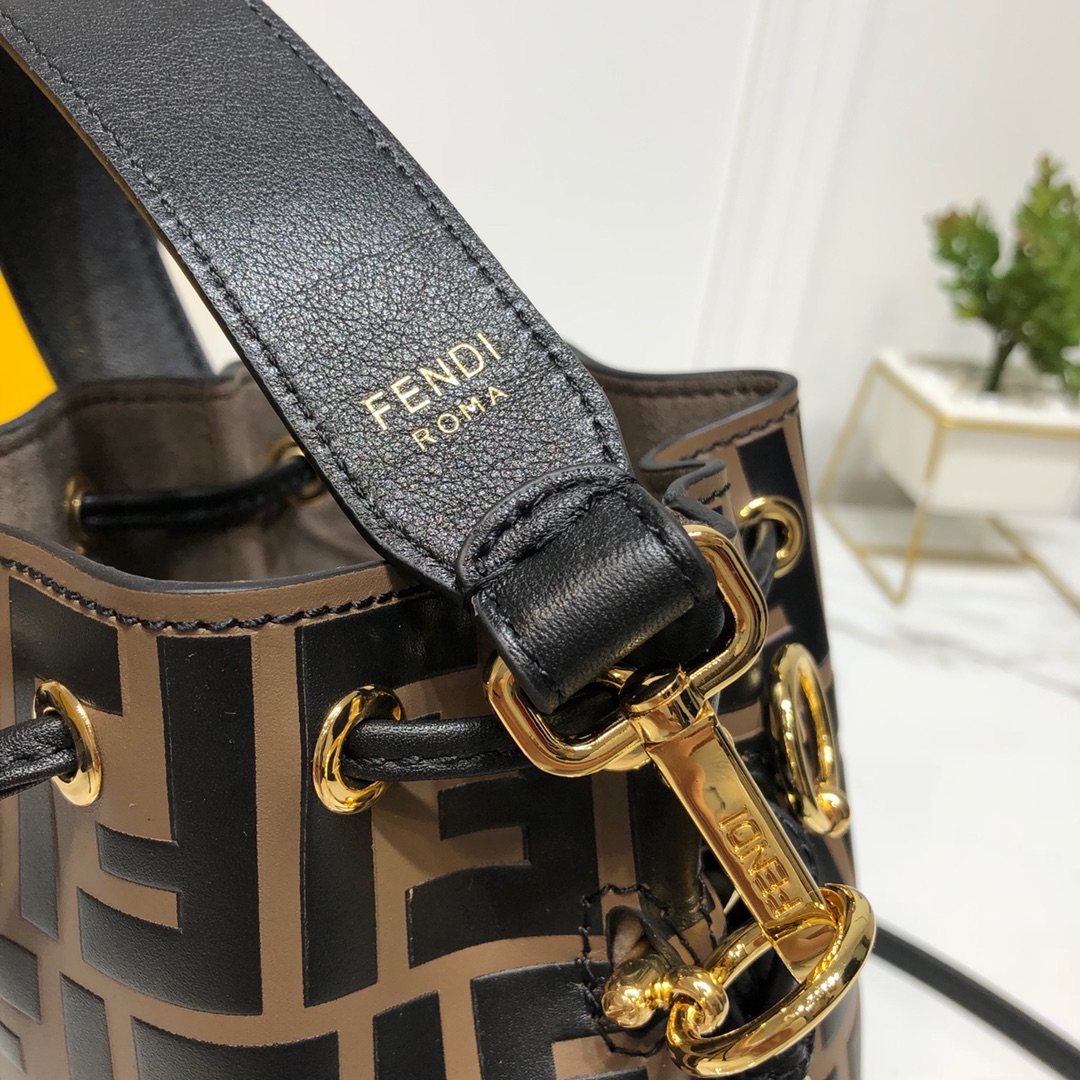 F**di mon tresor brown leather mini-bag  18*12*10cm