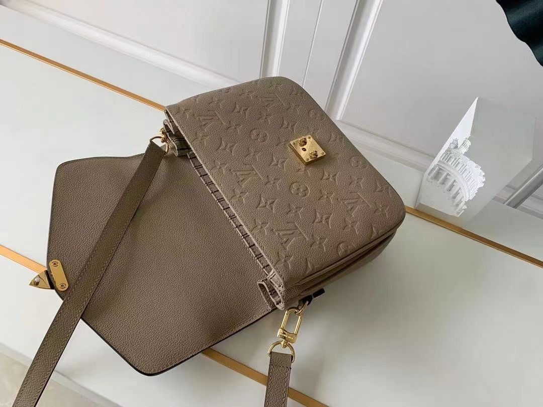 l0vis Vvtt0n message bag 25cm