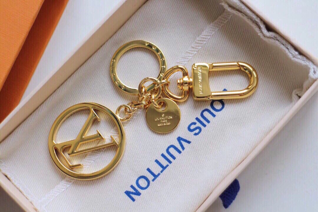 l0vis Vvtt0n key ring