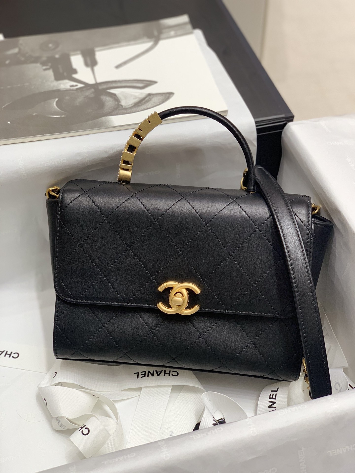 2020 pearl messenger bag