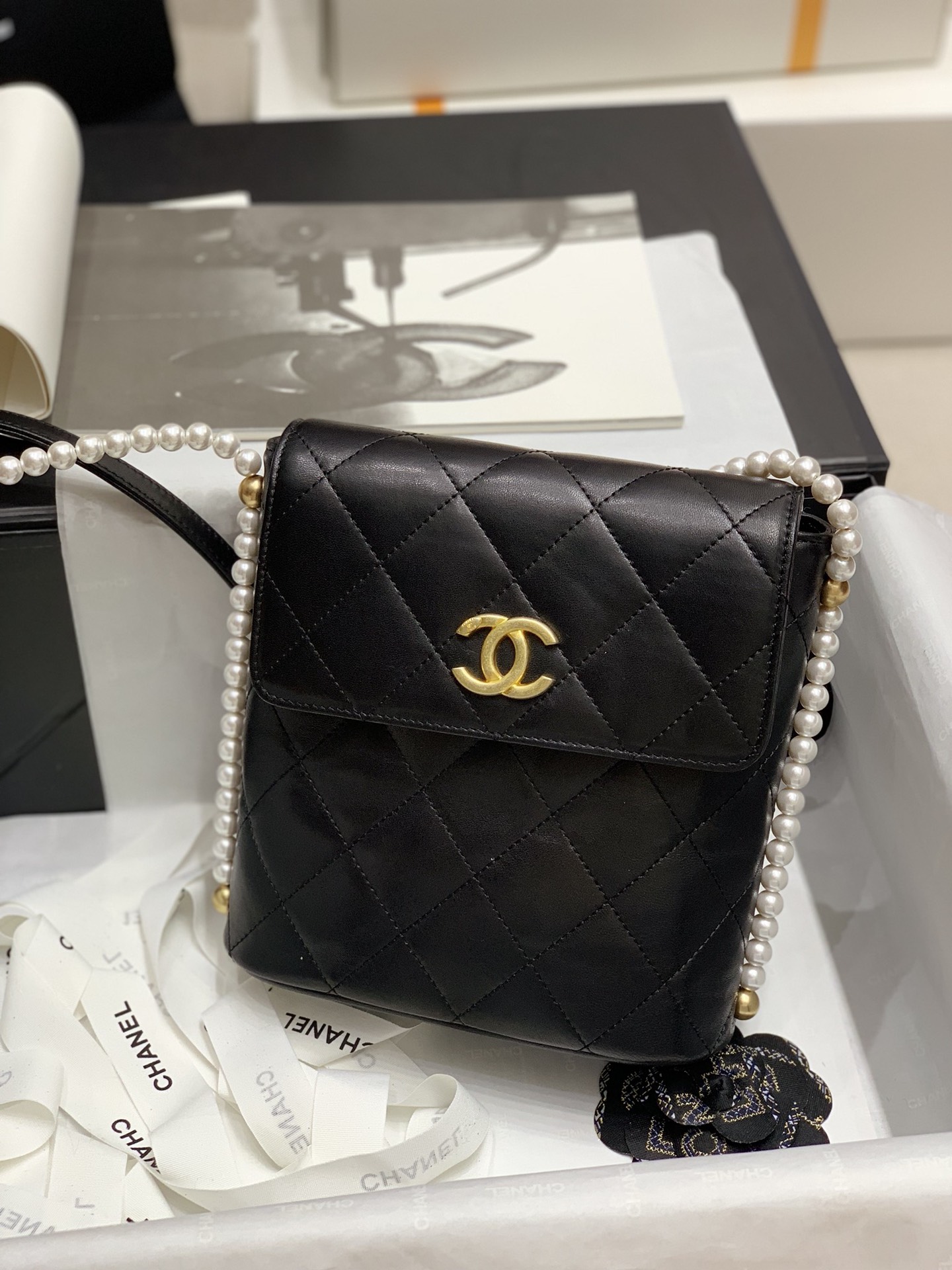 Early spring new series pearl chain bag black
