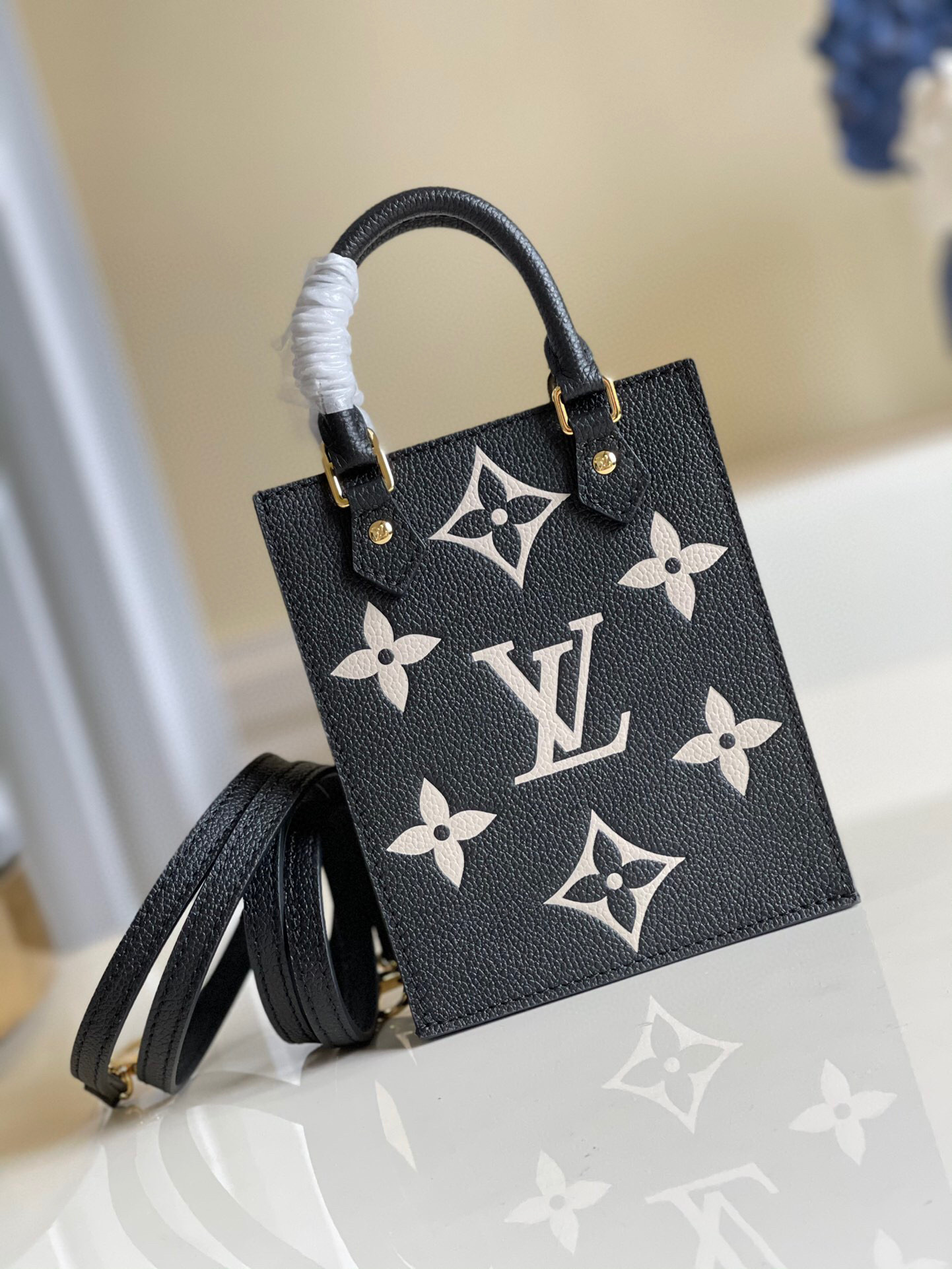 l0vis Vvtt0n petit sac plat bag bicolor monogram empreinte leather black m57937 14 x 17 x 5cm