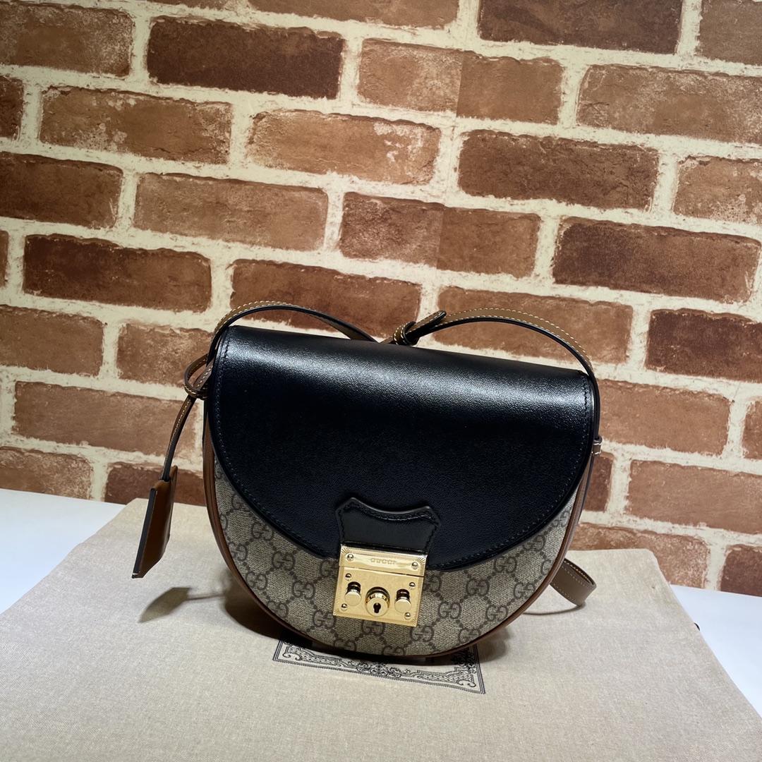 Gvc*1 padlock small shoulder bag 644524  22 x 19.5 x 6.5 cm