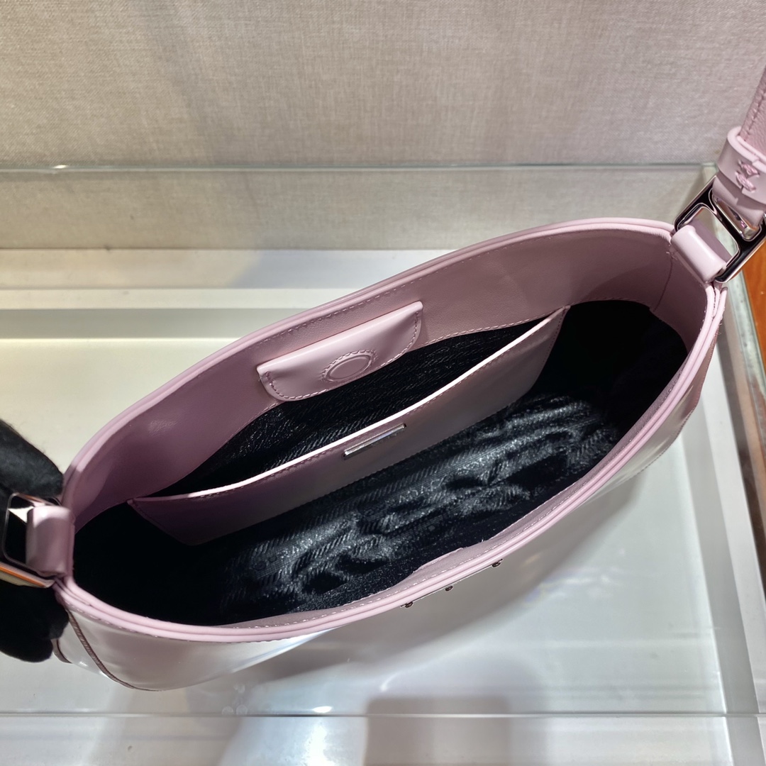 Pra*a cleo brushed leather shoulder bag in alabaster pink  1bc156 30 x 18.5 x 4 cm