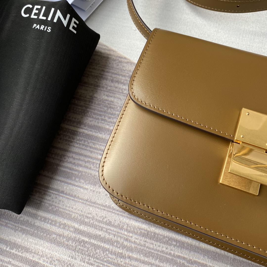 Ce1i*e small classic bag in box calfskin camel  189183dls 18 x 15 x 6 cm