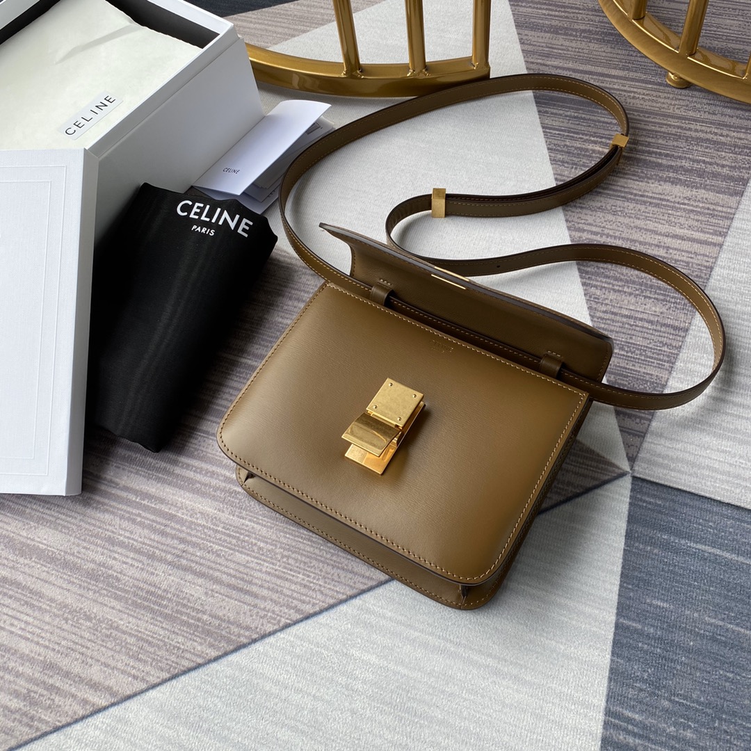 Ce1i*e small classic bag in box calfskin camel  189183dls 18 x 15 x 6 cm