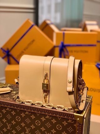 l0vis Vvtt0n rendez-vous calfskin camel m57745  17.0 x 22.0 x 7.0 cm
