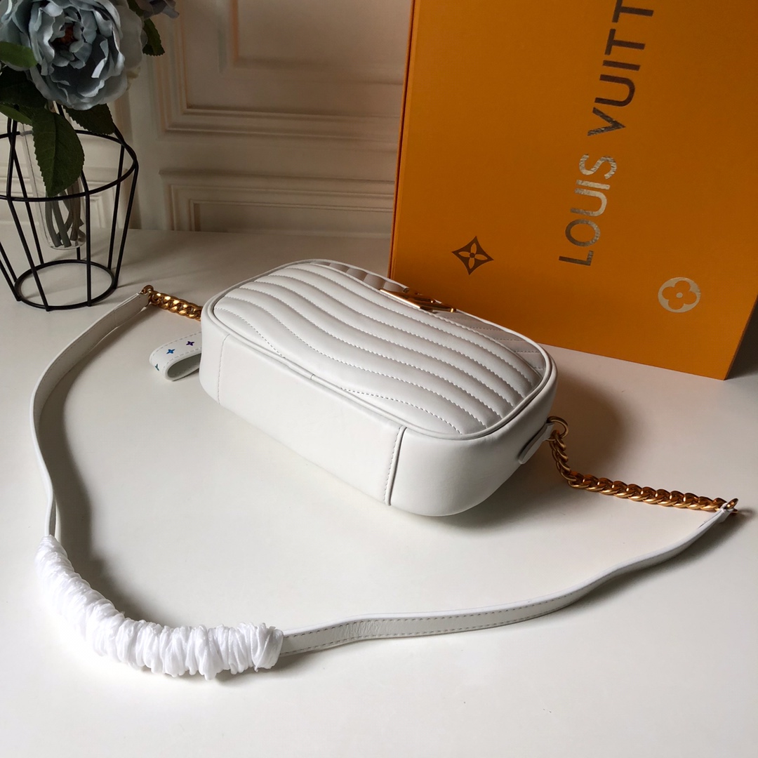 l0vis Vvtt0n new wave camera bag white m58677 21.5 x 15.5 x 6.0 cm