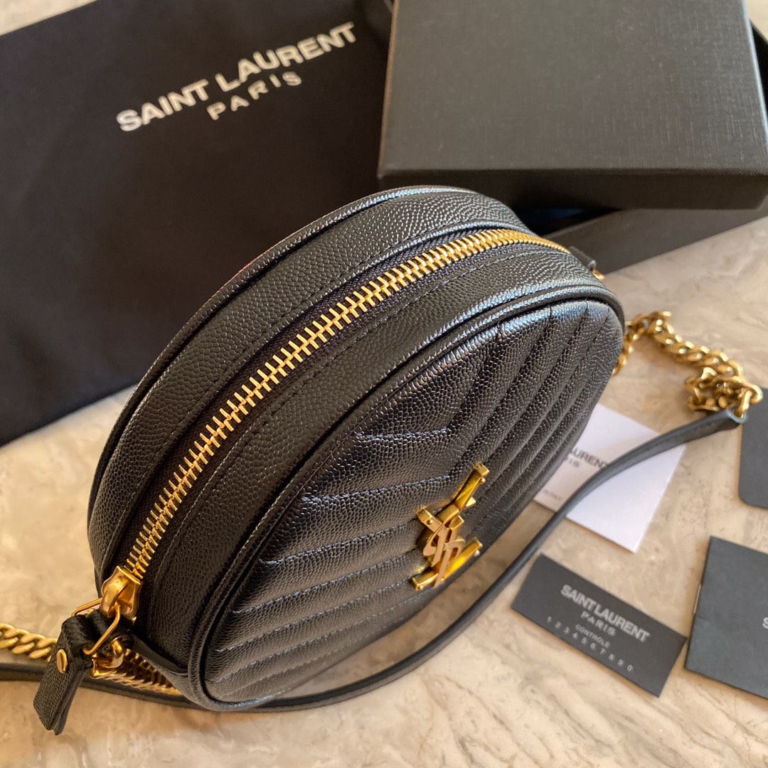 Y51 vinyle round camera bag in chevron-quilted grain de poudre embossed leather black 6104361 17 x 17 x 5.5 cm