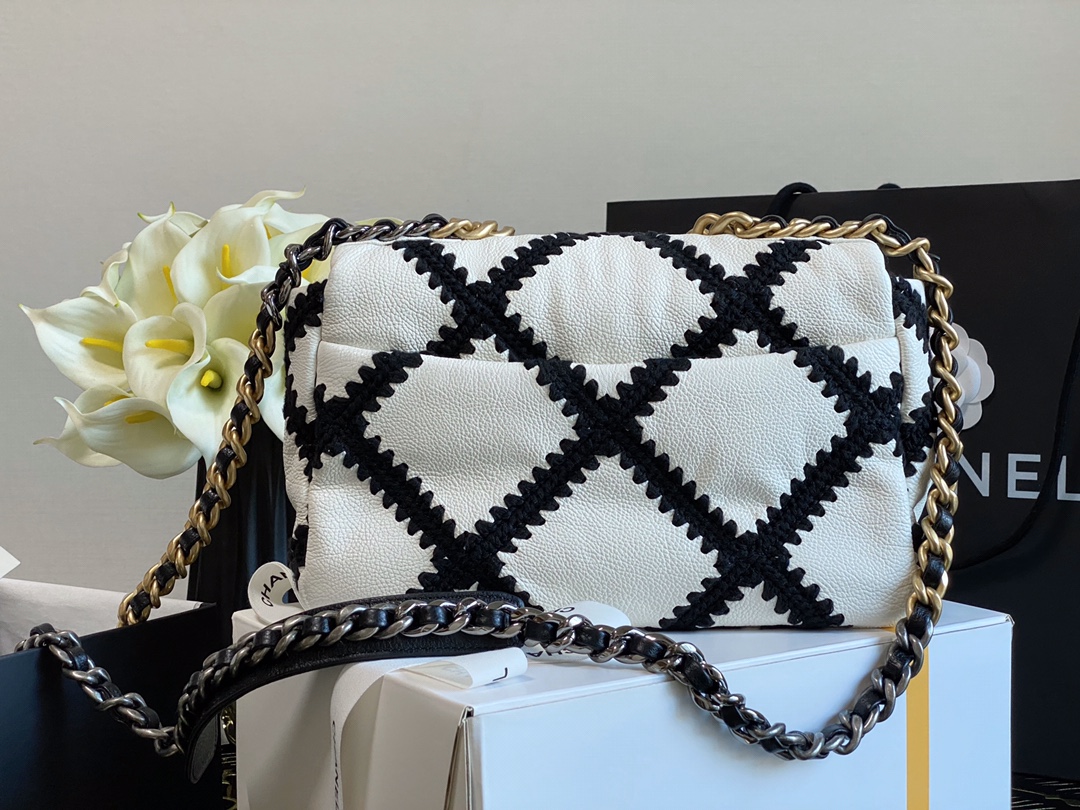 Ch**el 19 handbag calfskin crochet ruthenium-finish metal white & black as1160 16 x 26 x 9 x cm