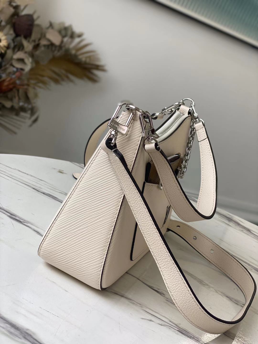 l0vis Vvtt0n marelle epi leather quartz m80688 25 x 15 x 8 cm