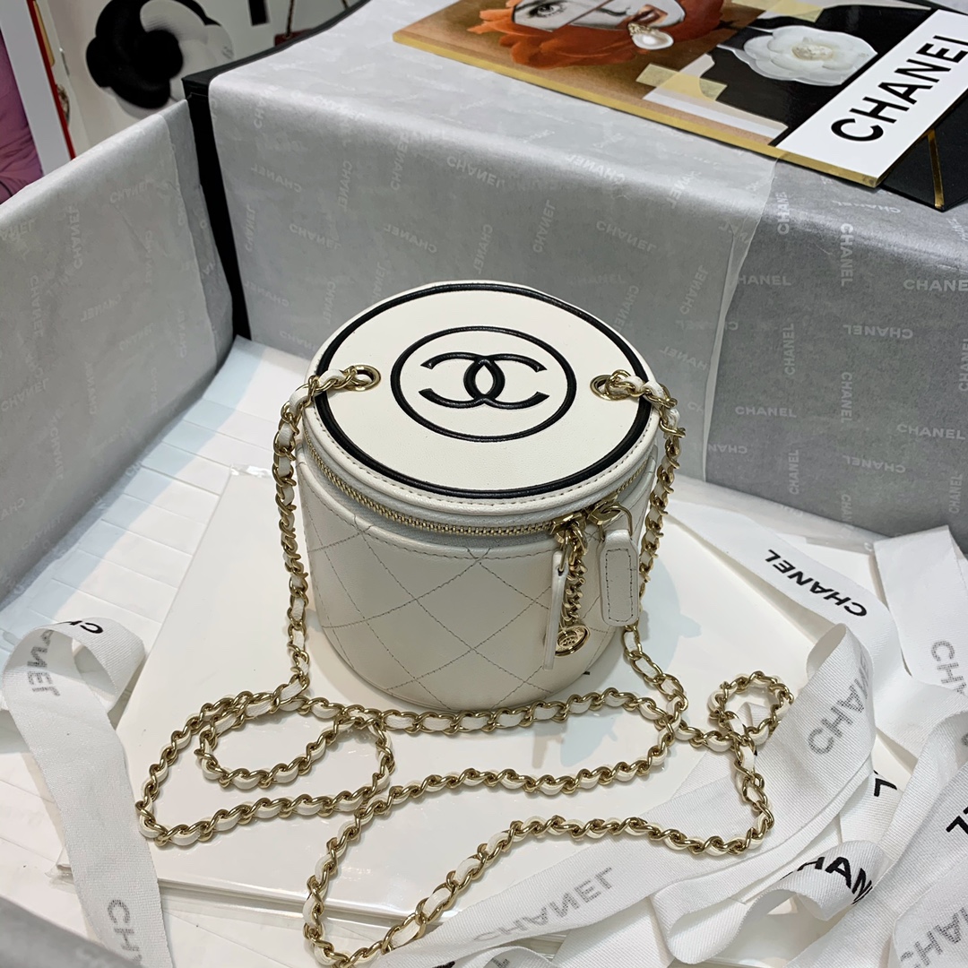 Ch**el small vanity with chain lambskin & gold-tone metal white & black ap2193 9 x 10 x 10 cm