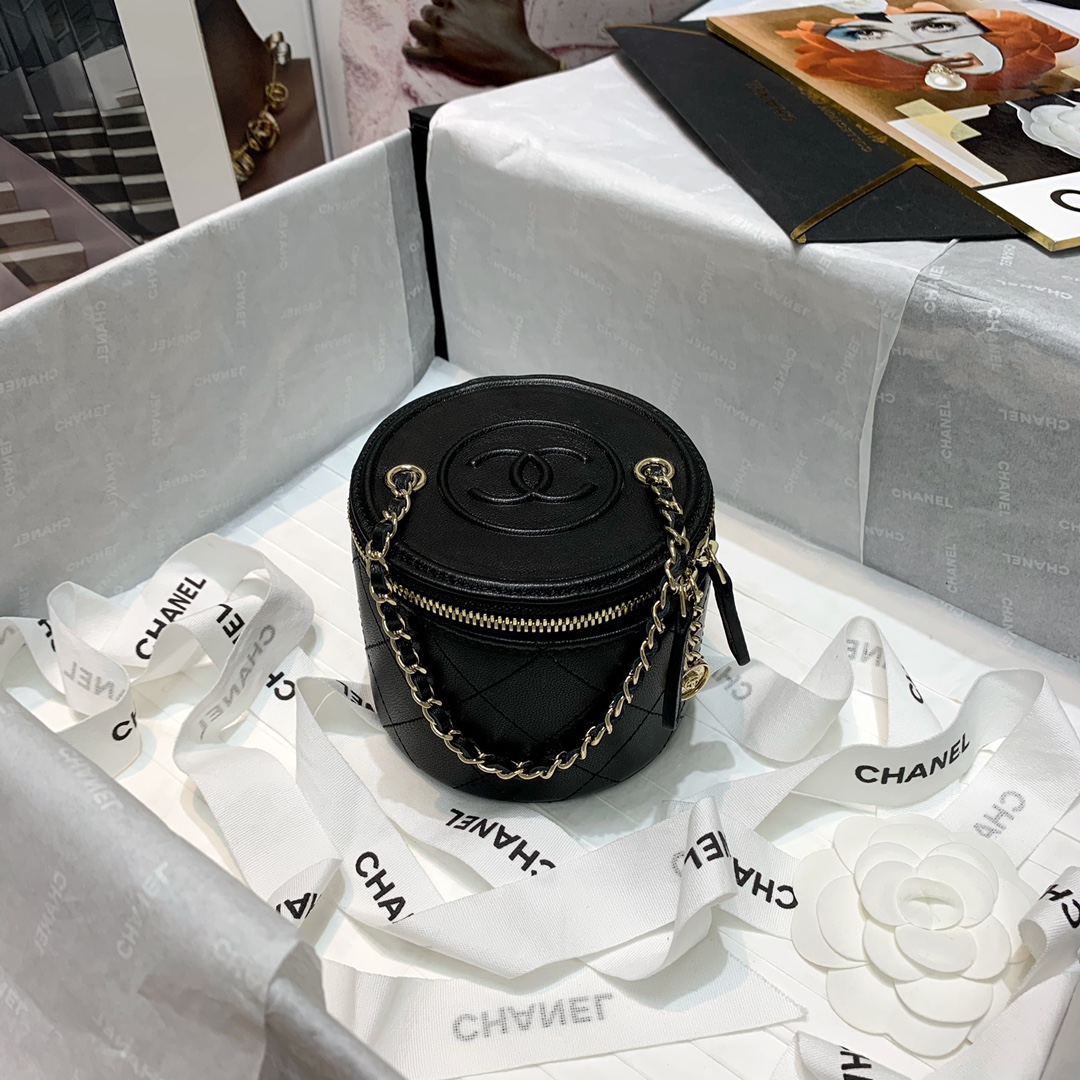 Ch**el small vanity with chain lambskin & gold-tone metal black ap2193 9 x 10 x 10 cm