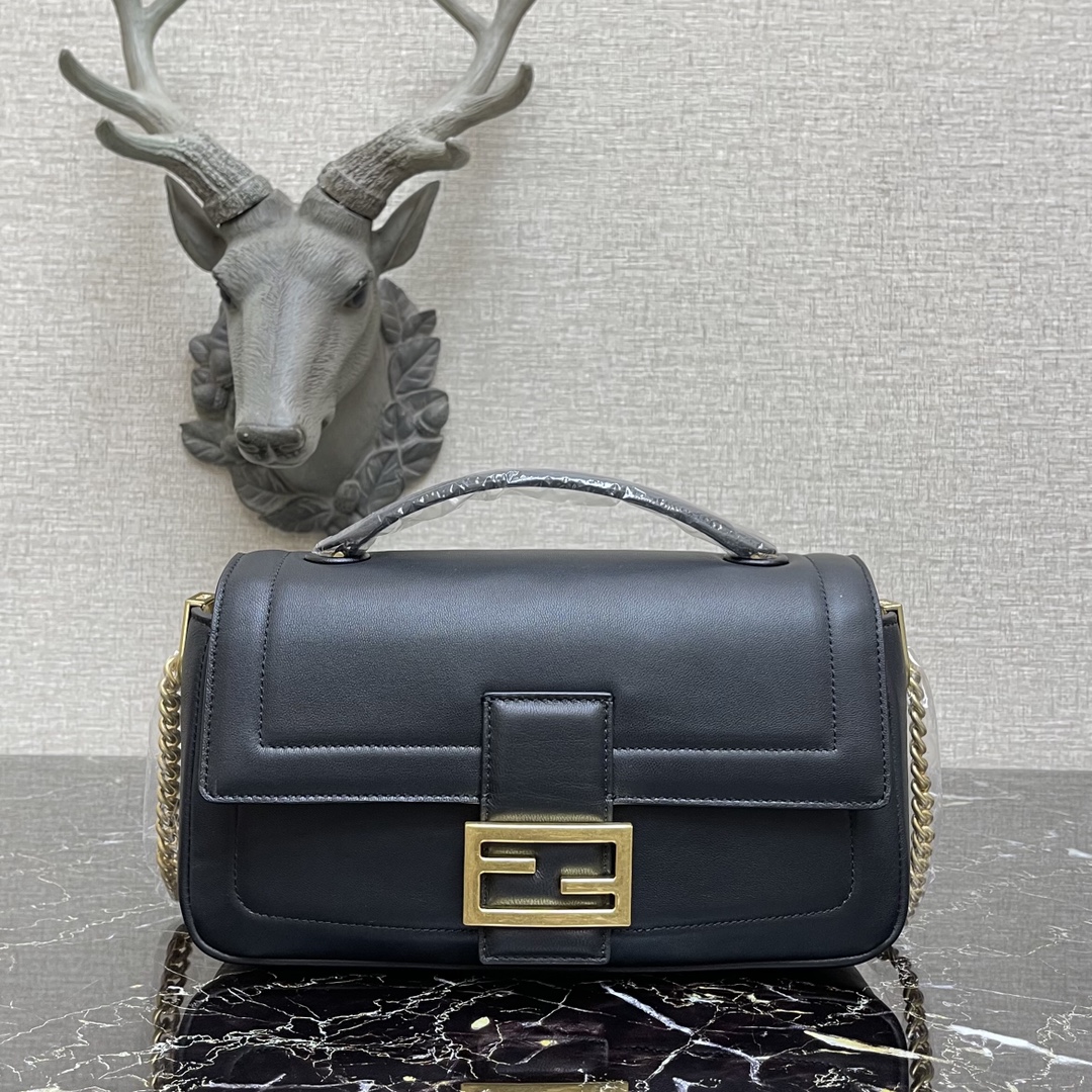 F**di baguette chain black and black nappa leather bag 8br783 27 x 6 x 13.5 cm