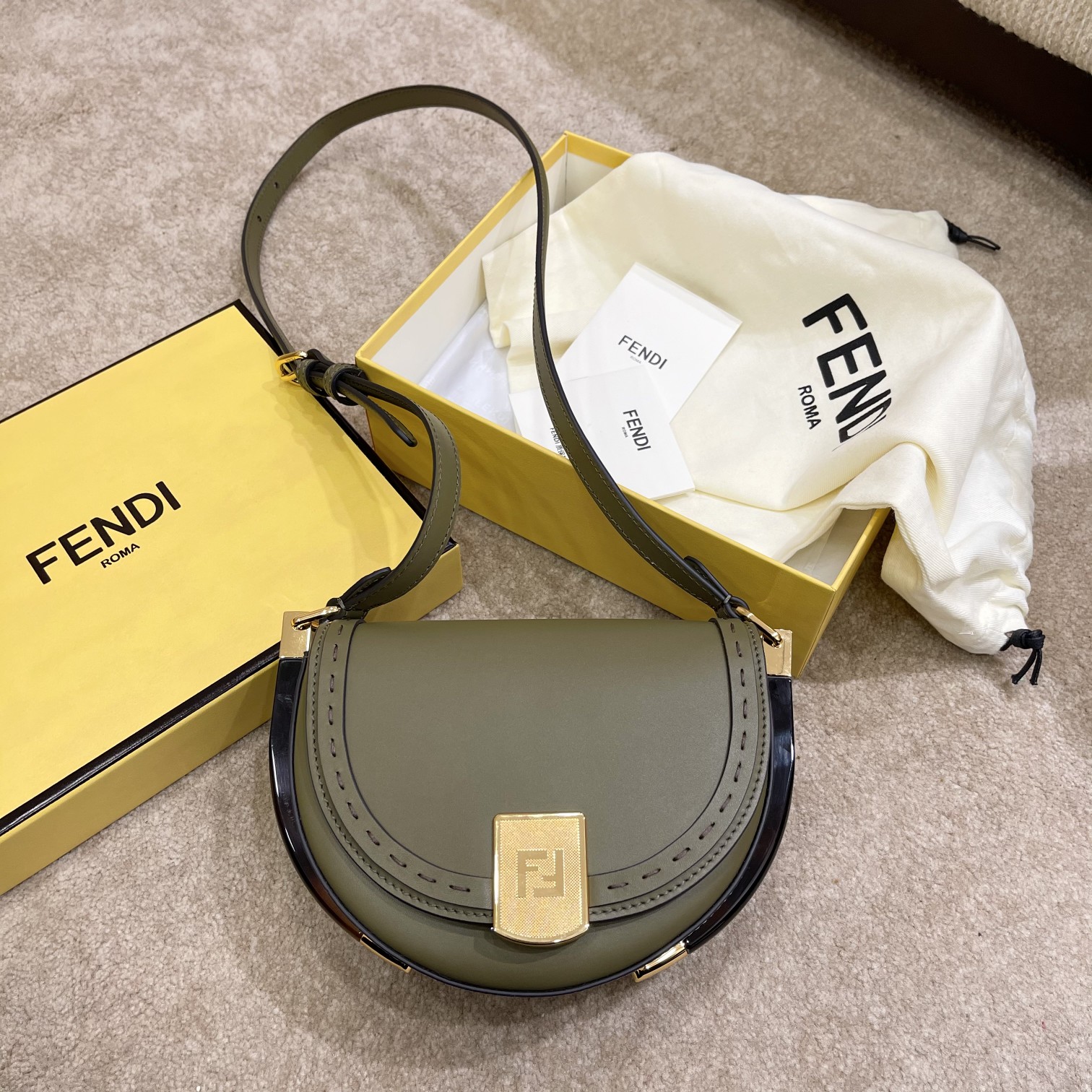 F**di moonlight green leather bag 8bt346 21 x 9 x 14 cm