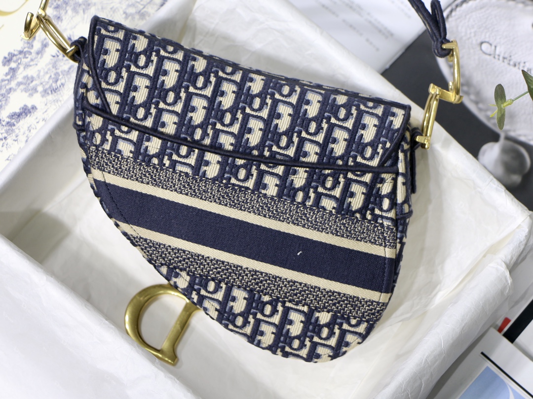 D10r saddle bag blue D10r oblique embroidery m0446criw 25.5 x 20 x 6.5 cm