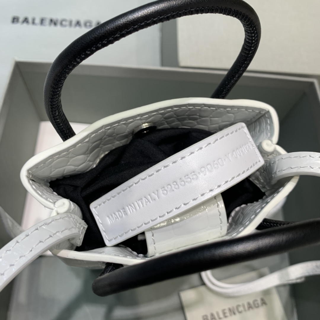 Ba1en*iaga shopping phone holder croc-effect leather bag in white 12 x 4.5 x 18 cm