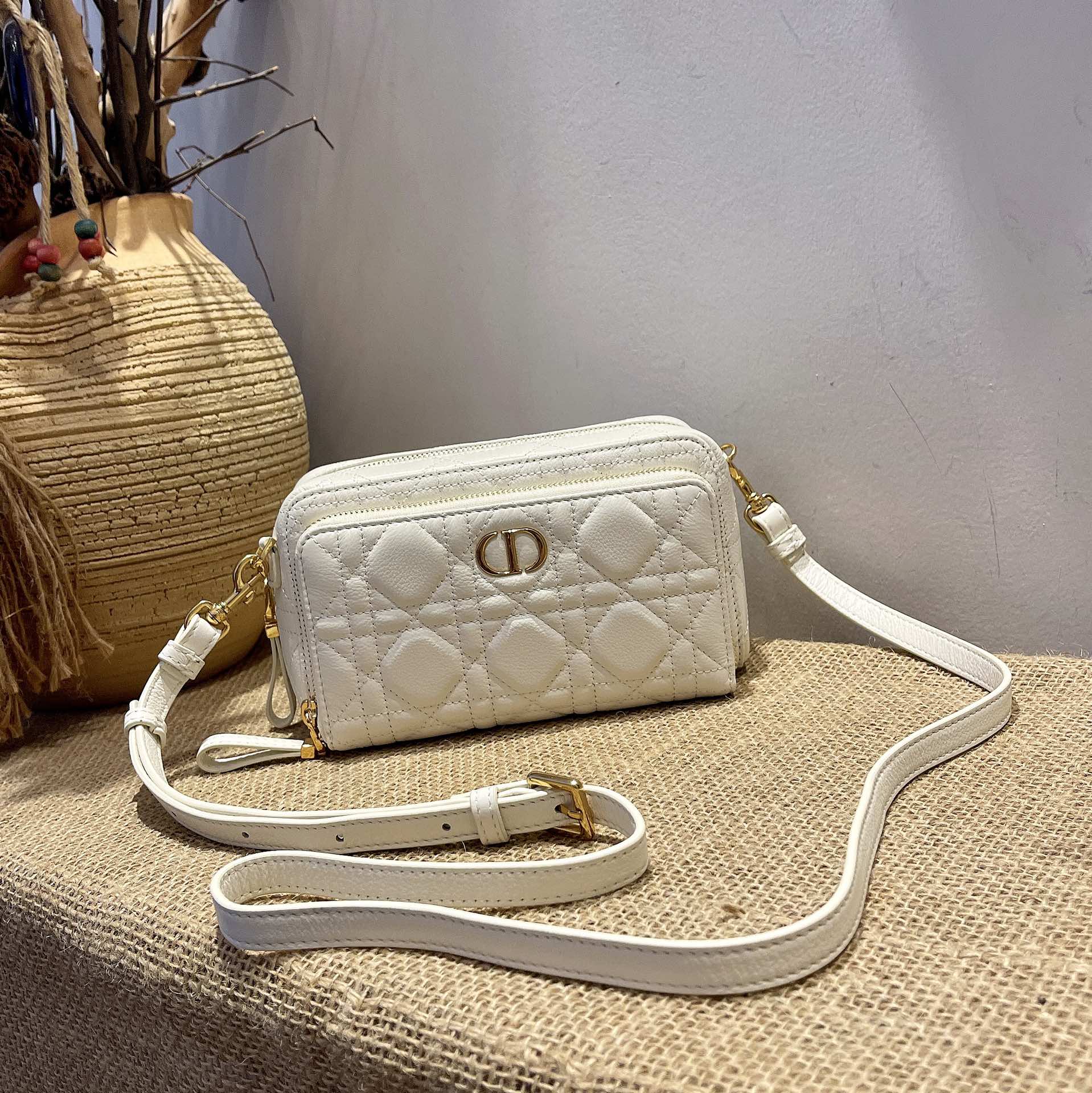 d10r caro double pouch S*pple cannage calfskin white s5037uwhc 19 x 10.5 x 5 cm