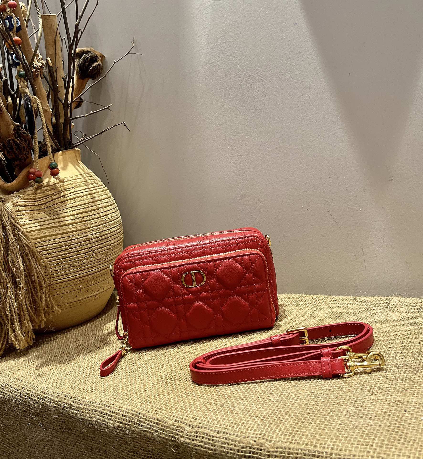 d10r caro double pouch S*pple cannage calfskin red s5037uwhc 19 x 10.5 x 5 cm