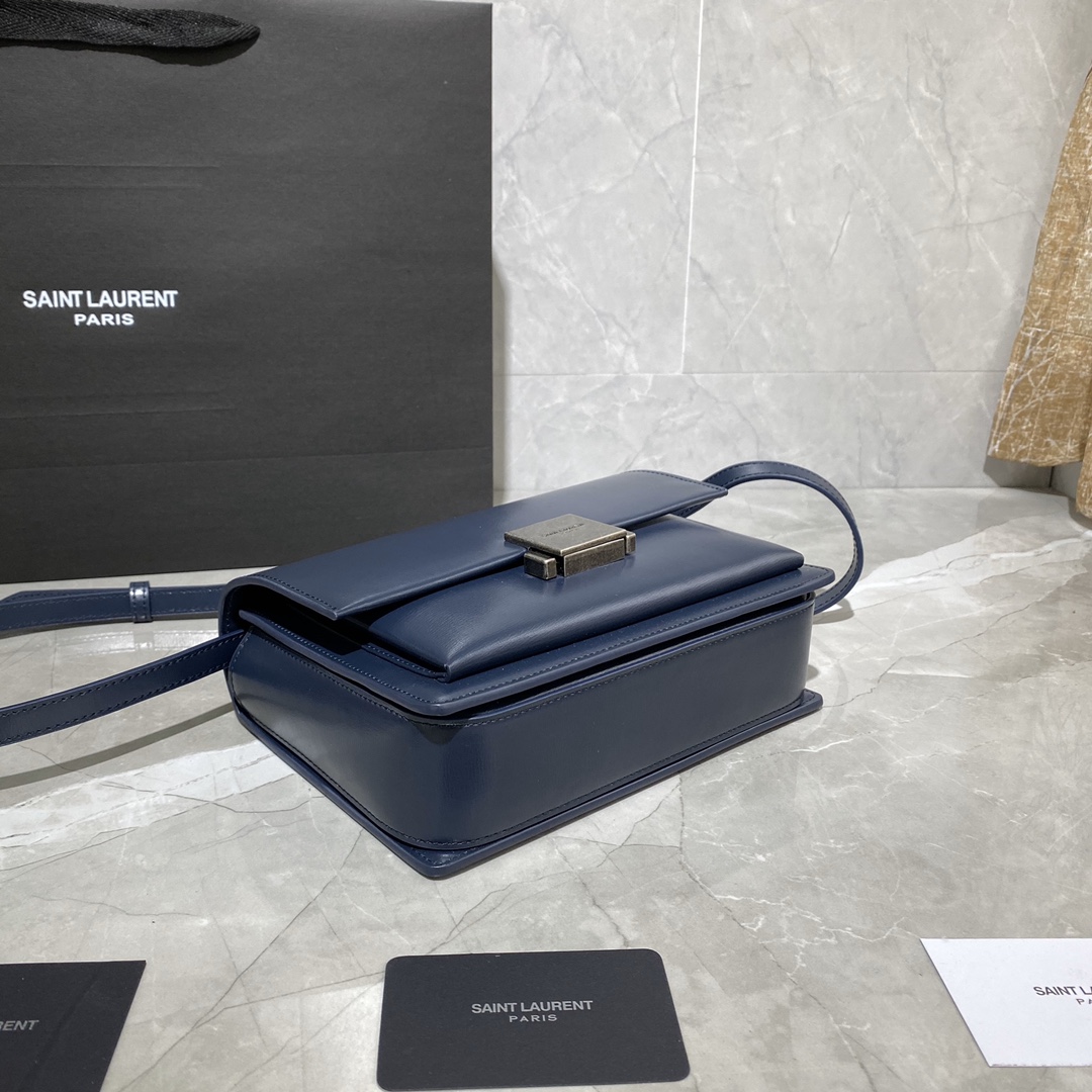 Y51 medium bellechasse in leather blue and silver 482051 22 x 16 x 9 cm