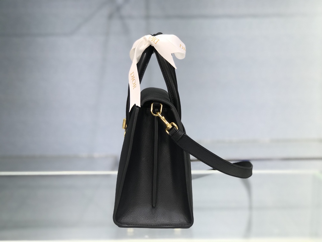 D10r medium st honorÉ tote black grained calfskin m9321 25 x 19 x 12 cm