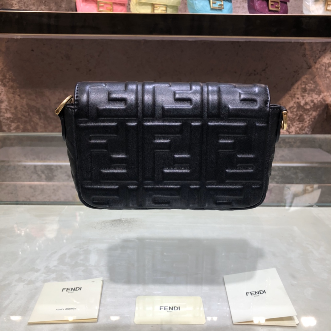 F**di baguette black leather bag 8bs017 4 x 18 x 11 cm
