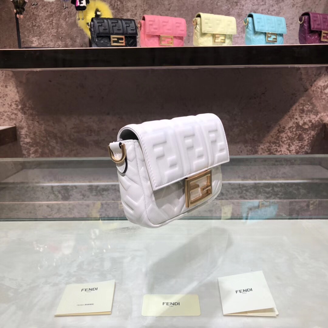 F**di baguette white leather bag 8bs017 4 x 18 x 11 cm