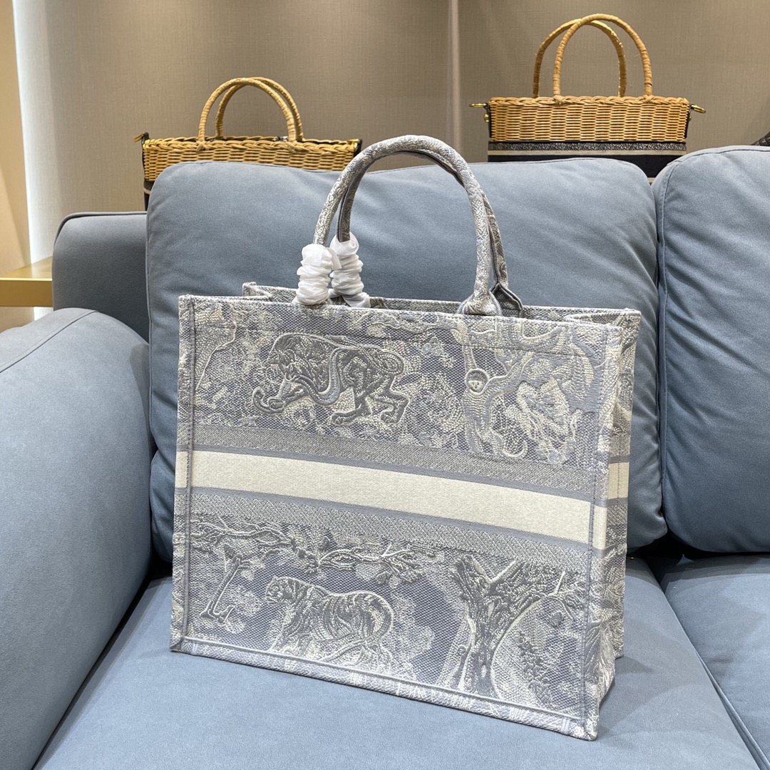 D10r large book tote gray toile de jouy reverse embroidery m1286 41.5 x 34.5 x 16 cm