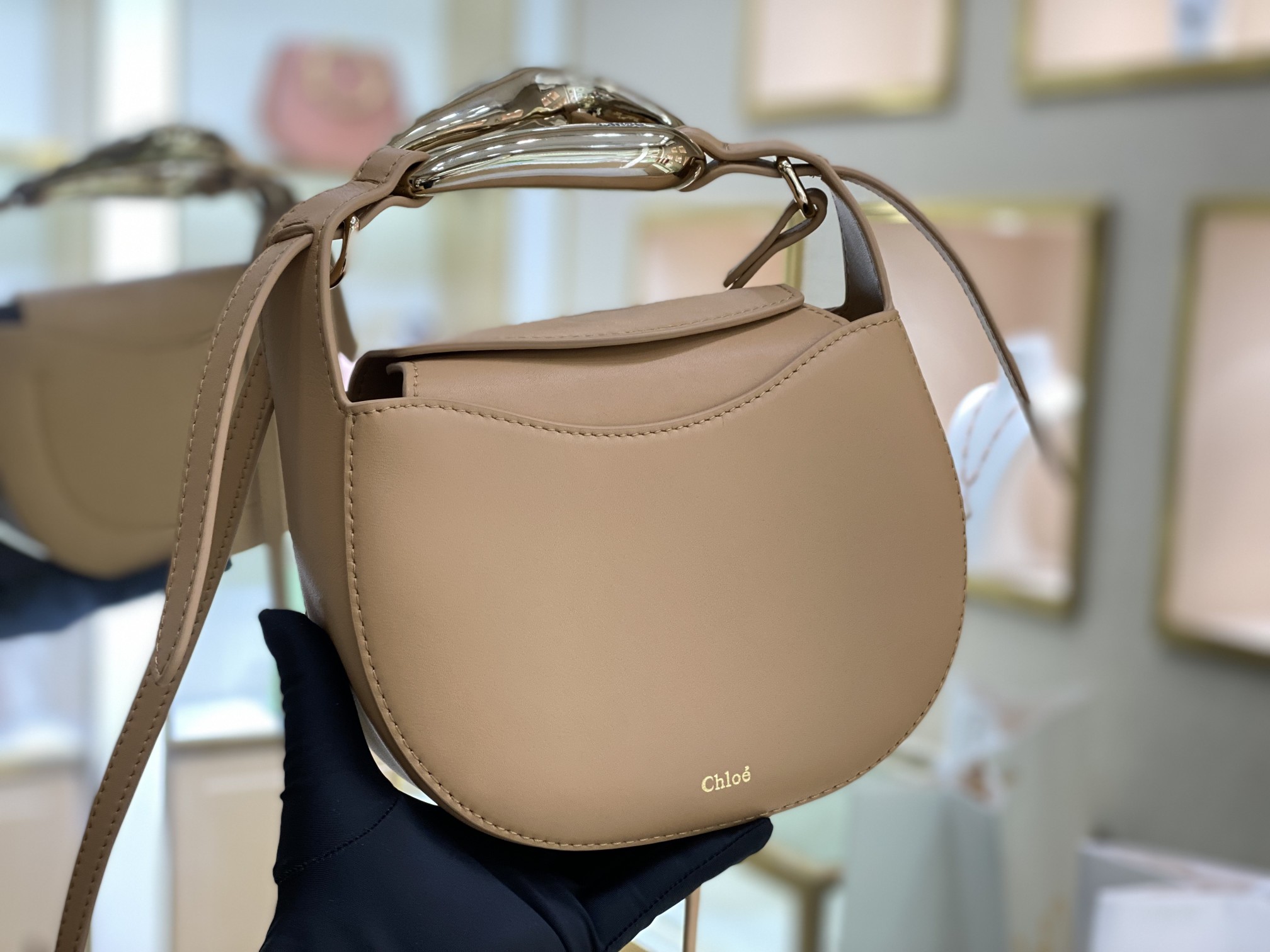 CHLOE KISS SMALL BAG Grain Calfskin Sandy Beige CHC21US350 20 x 26 x 8 cm