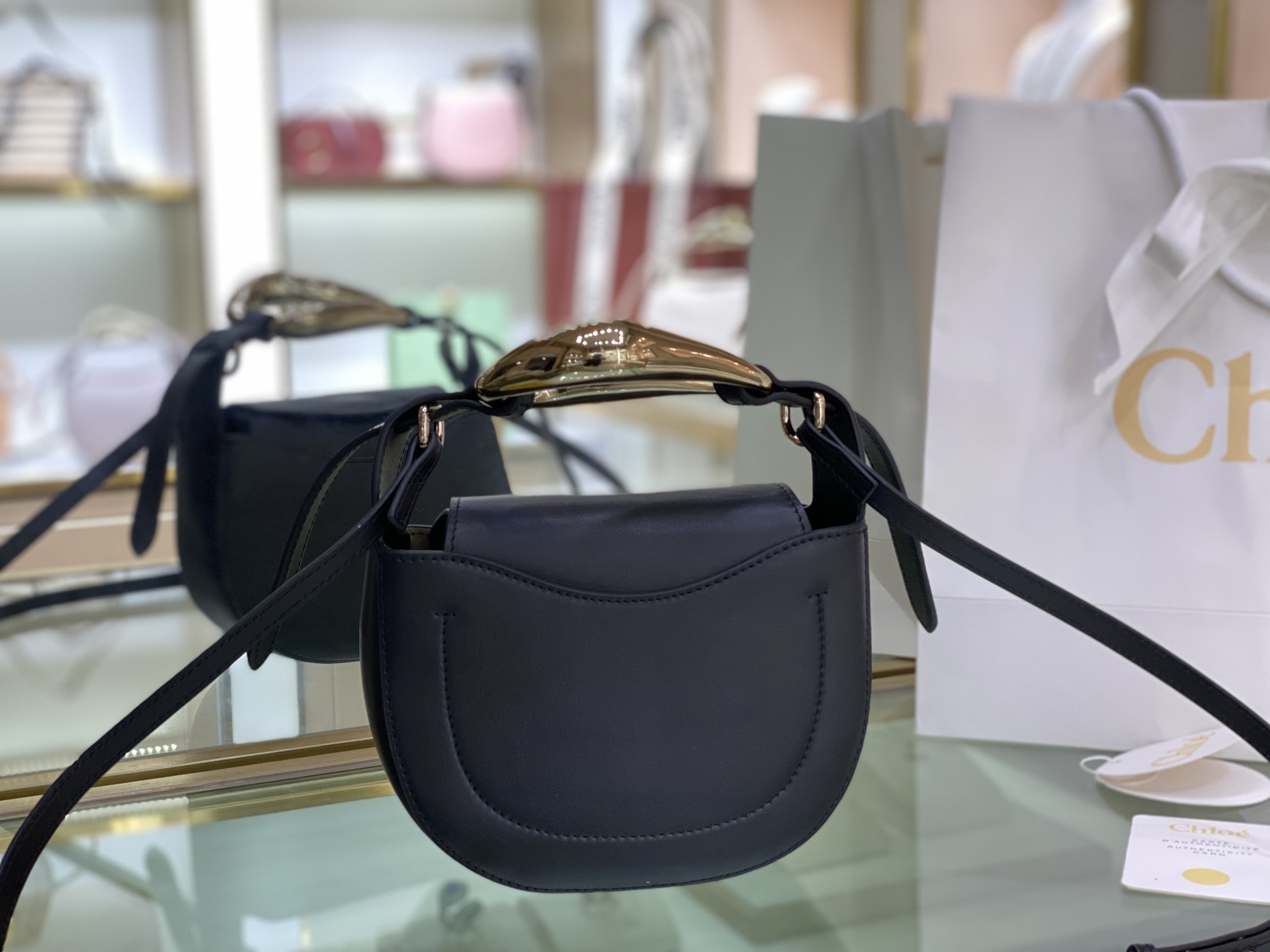 CHLOE KISS SMALL BAG Grain Calfskin Full Black CHC21US350 20 x 26 x 8 cm