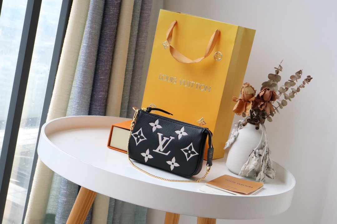 l0vis Vvtt0n mini pochette accessoires bicolor monogram empreinte leather black m80732 15.5 x 10.5 x 4 cm