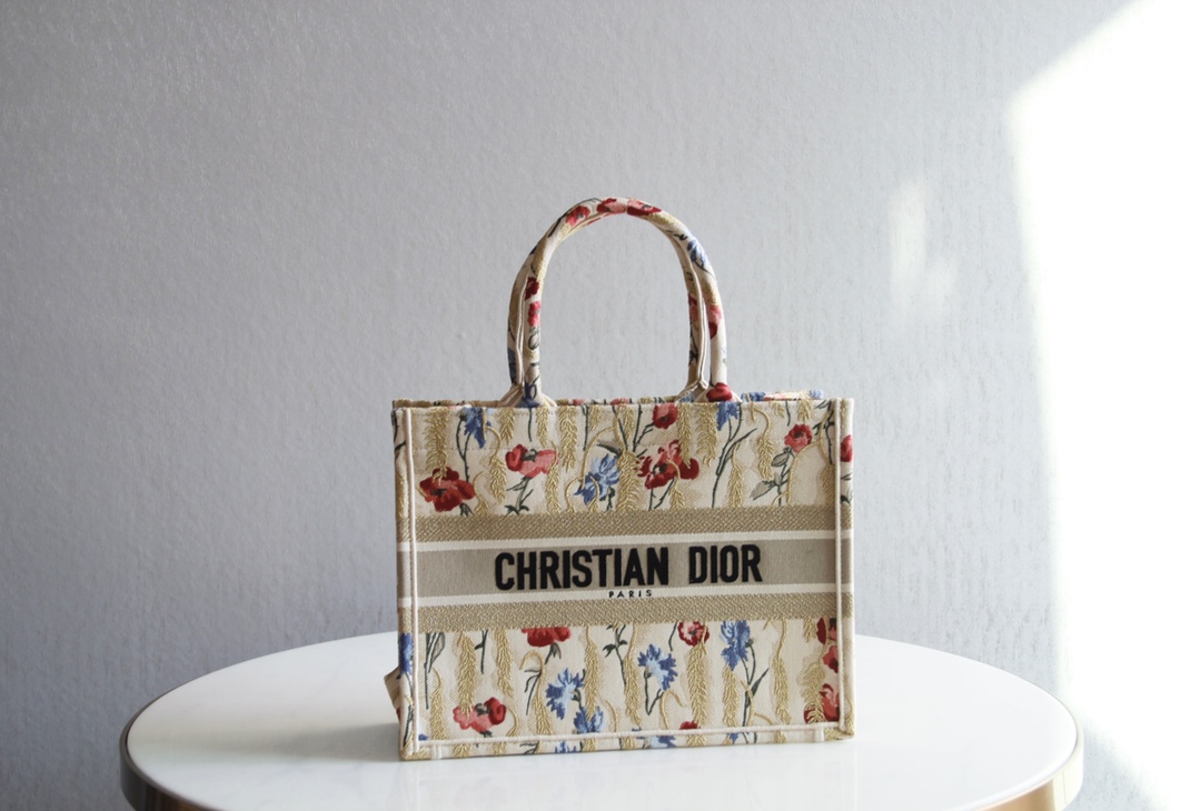 D10r small book tote beige multicolor hibiscus embroidery m1296 36.5 x 28 x 16 cm