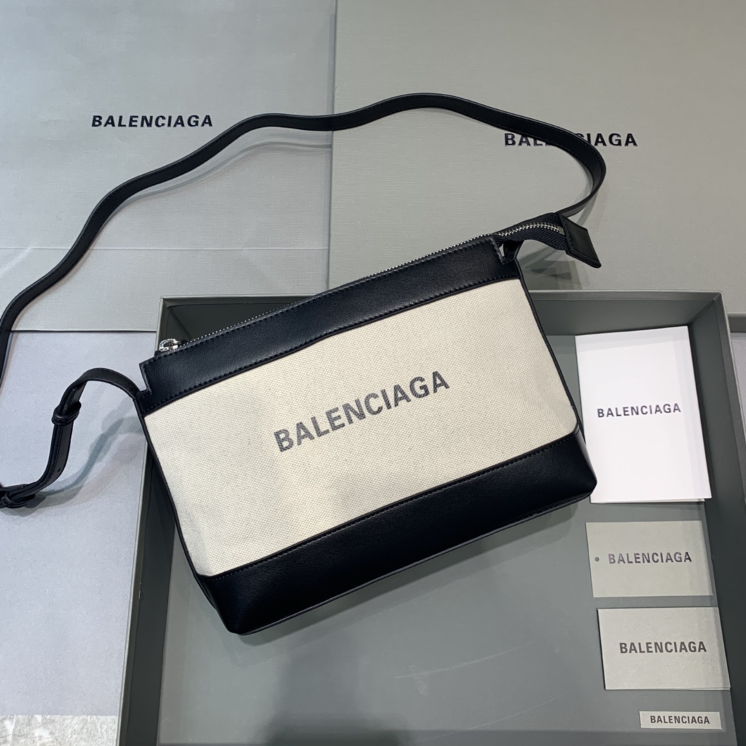 Ba1en*iaga leather trimmed canvas shoulder bag in white 26 x 7 x 19 cm